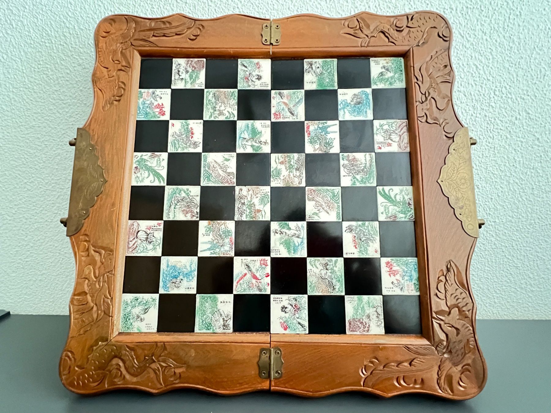 Giochi: Schachfiguren-Set mit asiatischen Motiven. – Nuovo (secondo la descrizione) da Kriens venduto da Famschmidlin
