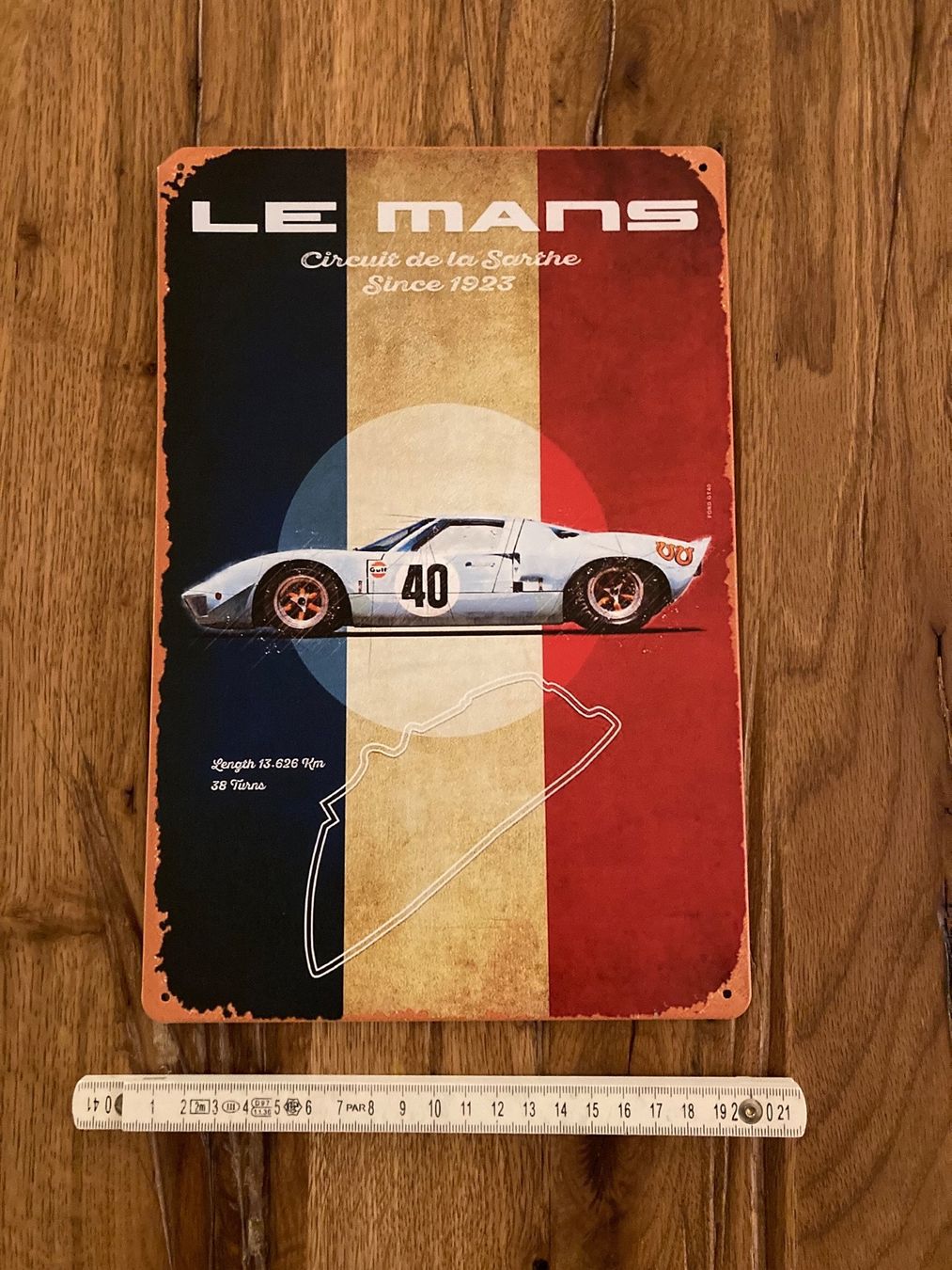 Automobili: Le Mans Retro Schild - neu – Nuovo e nell'imballaggio originale da Bremgarten AG venduto da Eurotiz 1