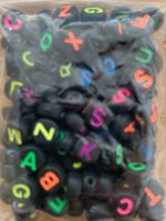 Bastelperlen Buchstaben schwarz / bunt 100 Stk.