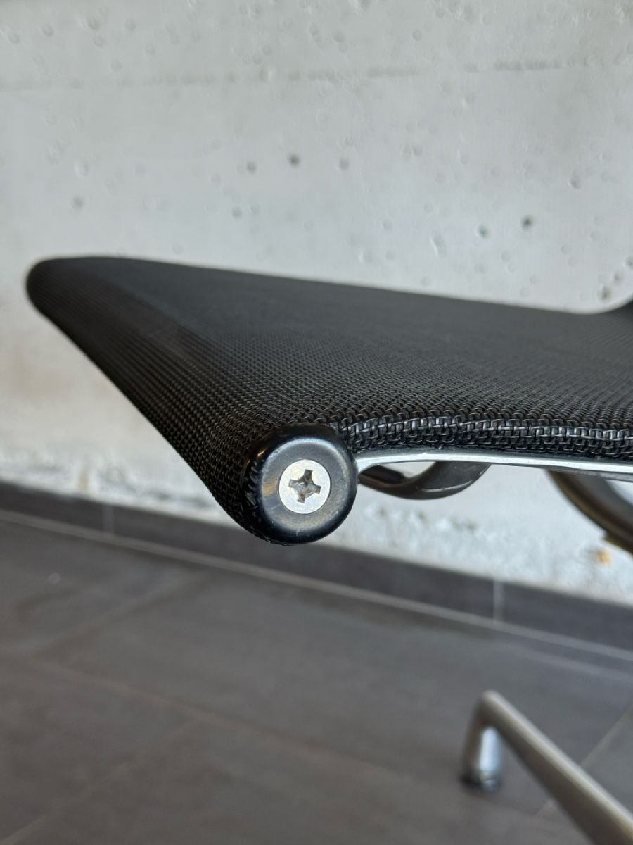Eames Sedie: Vitra Eames Aluminium Chair EA 106 3/3 – Usato da Ulisbach venduto da Mithrandirr 3