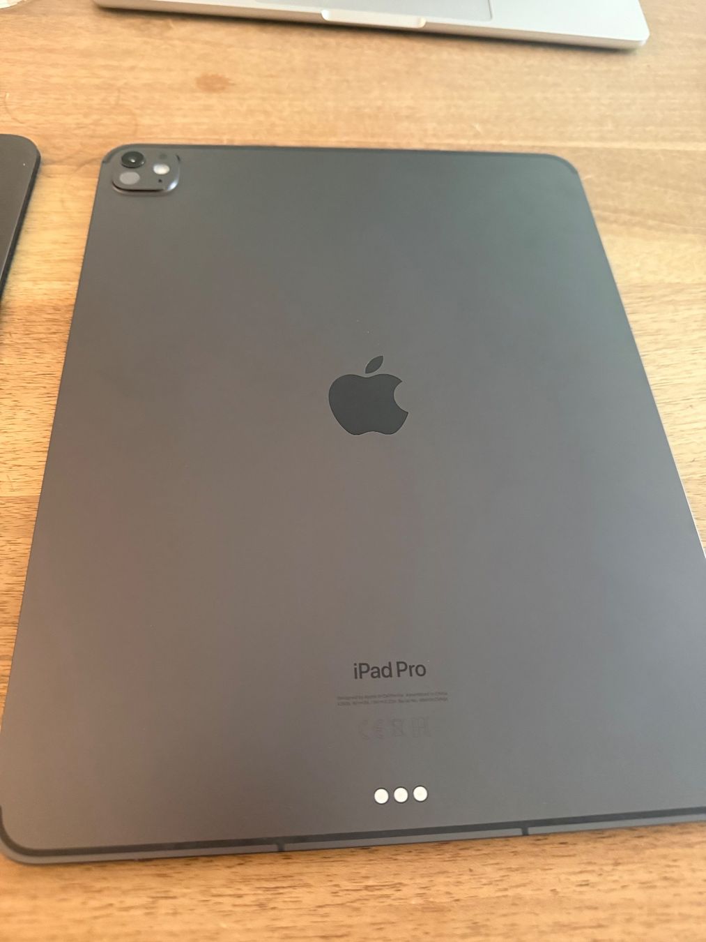 Apple Tablet PC: iPad Pro 13", 256GB, Wifi & Cellular inkl. Magic Keyboard – Usato da Zürich venduto da oli_rbv6 1