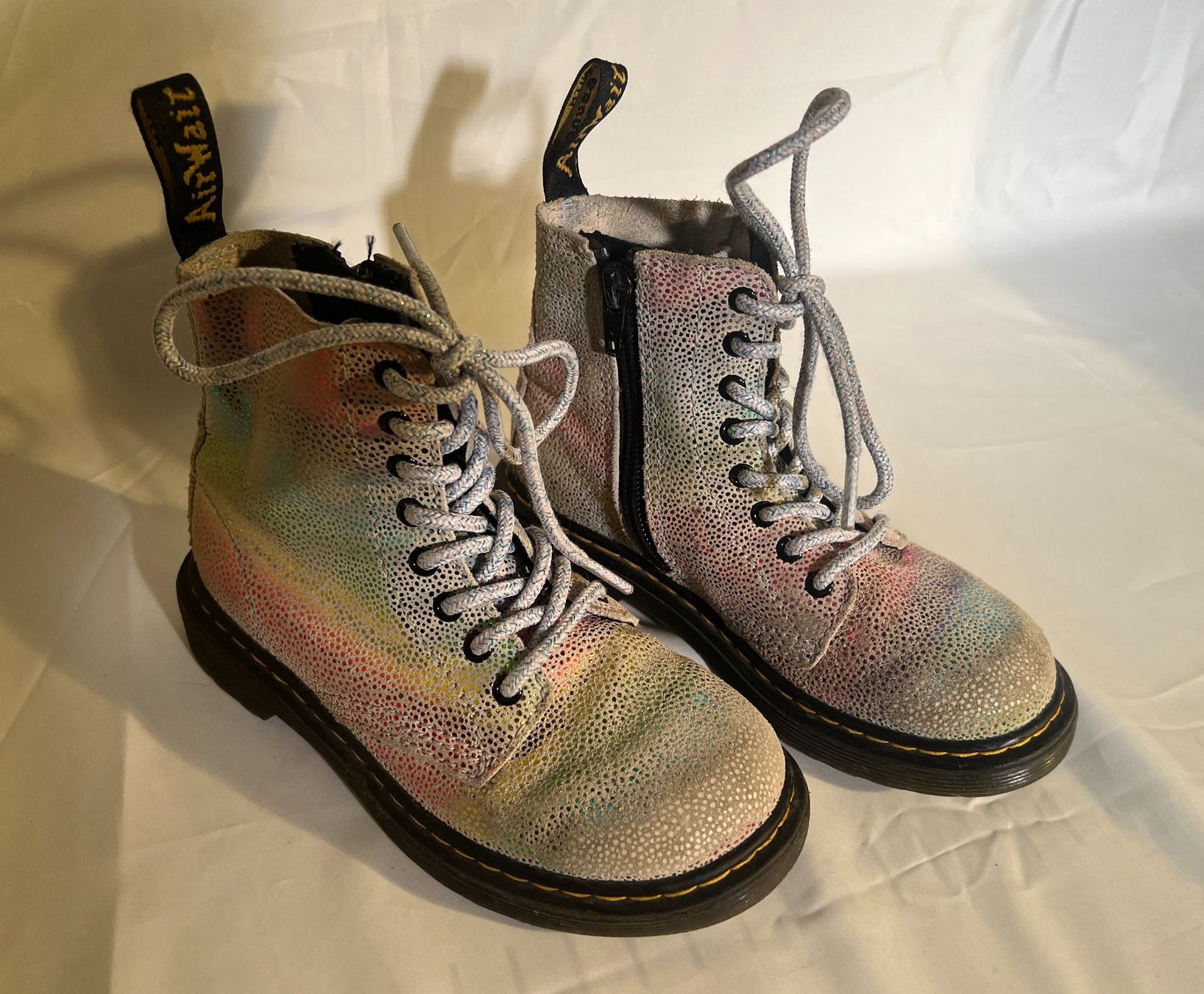 Dr. Martens Schuhe für Mädchen: Doc Martens Rainbow Gr. 29 – Gebraucht aus Zürich von Drahtzug