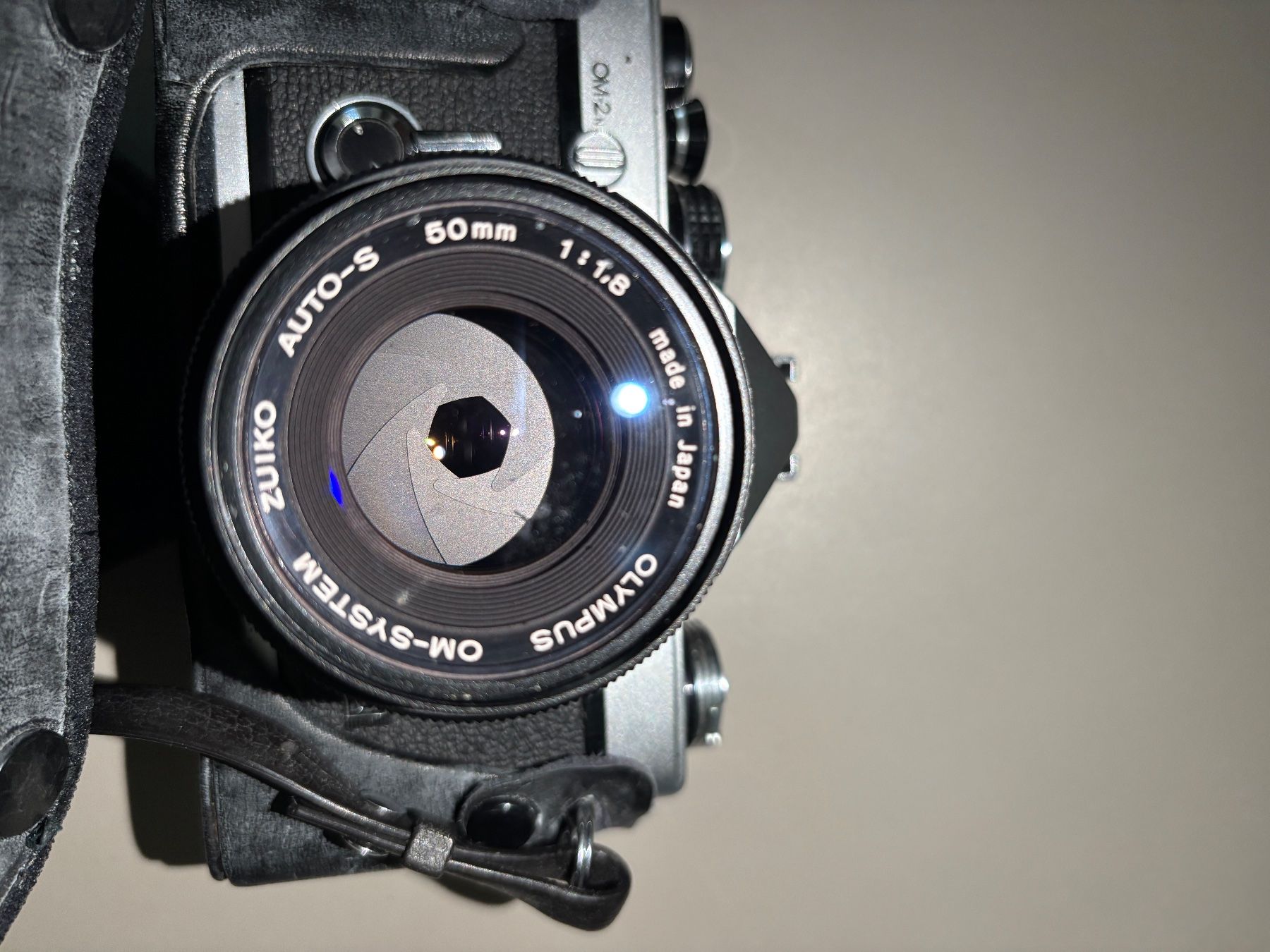 Olympus Fotocamera: Olympus OM-2 Analog-Kamera Set – Usato da Zürich venduto da z_e_r_a22 8