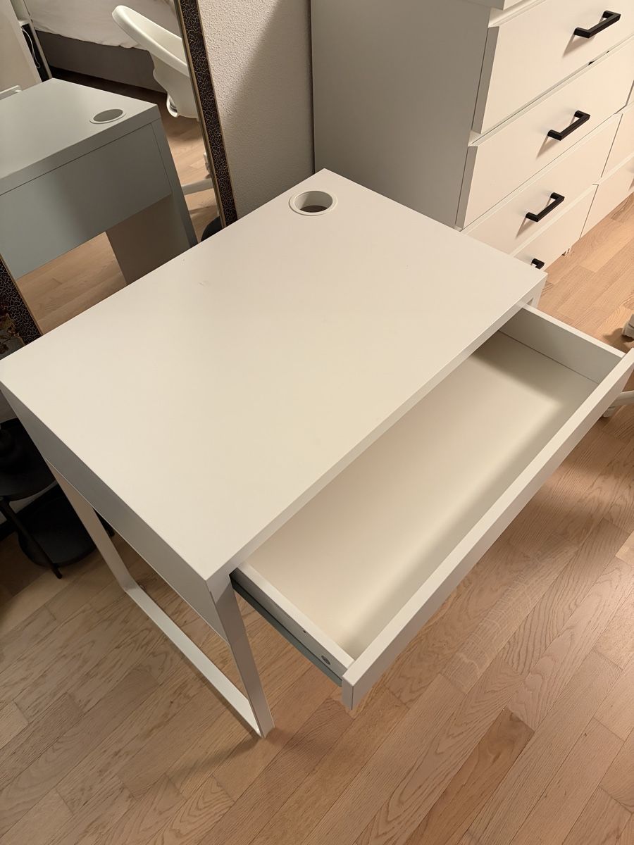 Scrivanie: Schreibtisch mit Stuhl IKEA MICKE  – Usato da Glattpark(Opfikon) venduto da NadjaRr 3