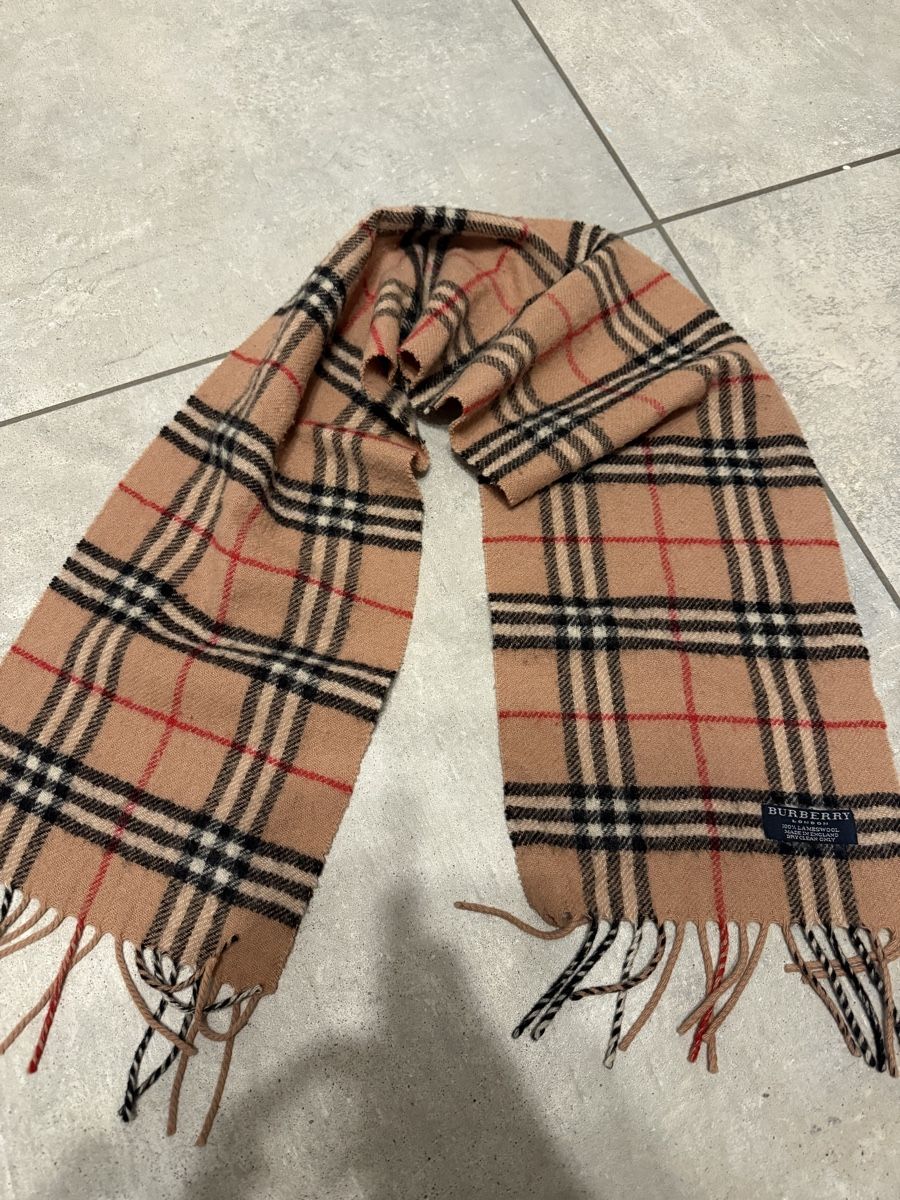 Burberry Foulard & Sciarpe: Burberry schal 100% Lambswool – Usato da Broglio venduto da kira76