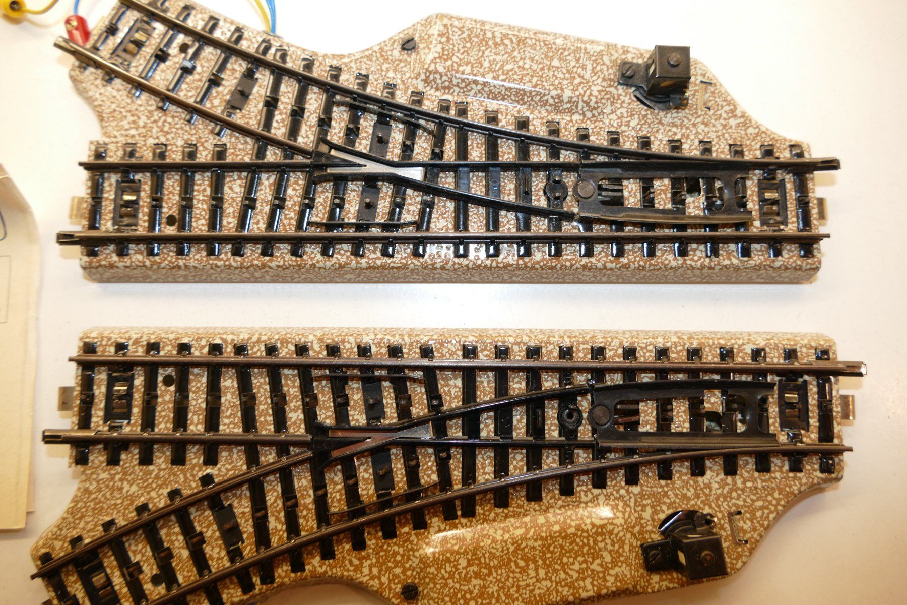 Märklin Modelleisenbahnen: Märklin H0: M-Gleis Weichenpaar Einheit 2 – Gebraucht aus Niederhasli von rail-duerst 3