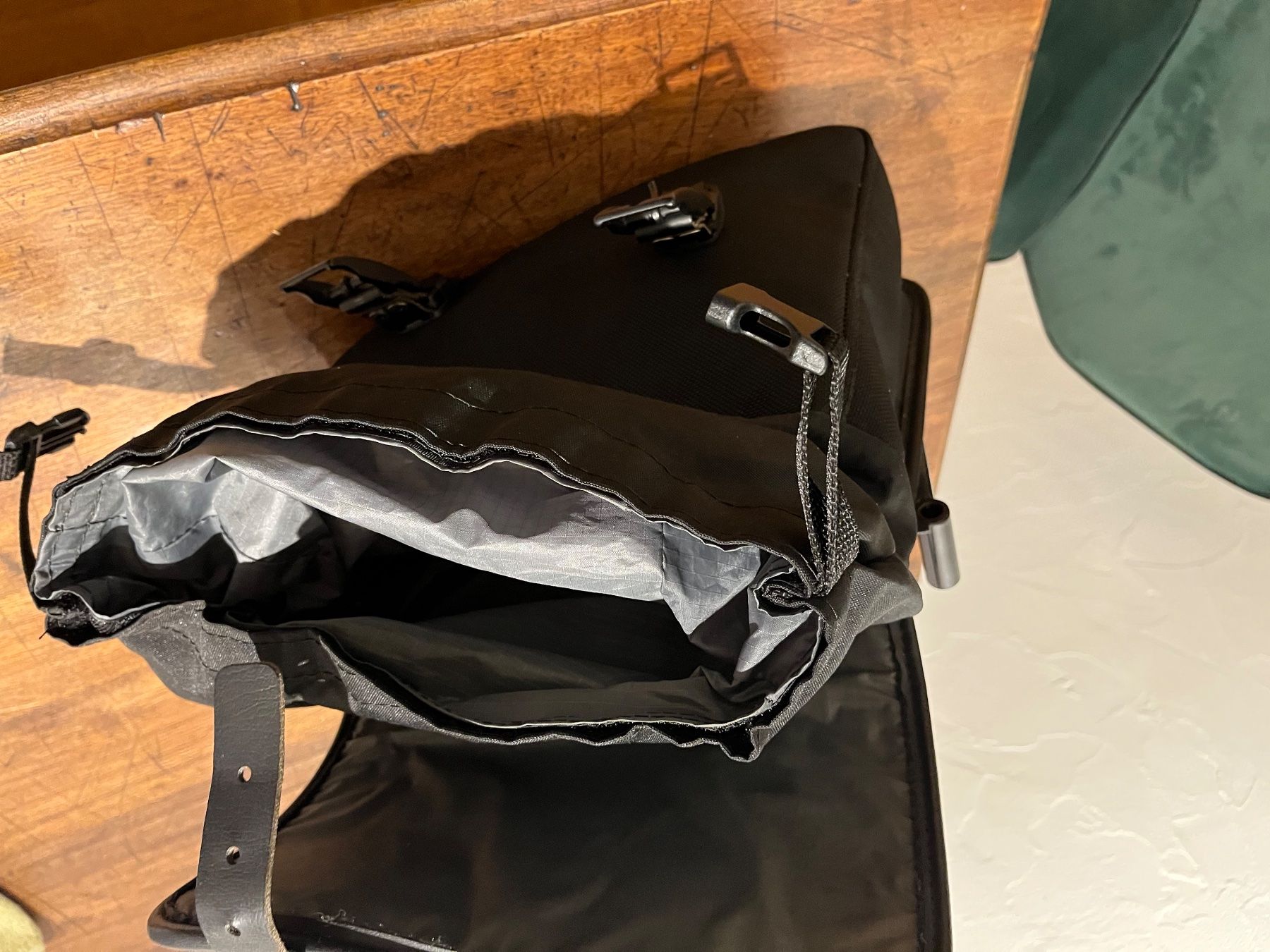 Taschen: Seitentasche Motorrad Indian Scout Bobber – Gebraucht aus Chur von  3