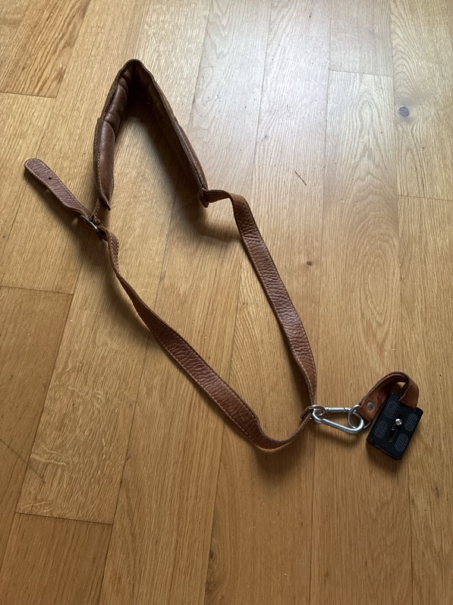 Autres accessoires: Kameragurt Leder mit Stativadapterplatte – D'occasion à Zürich par flavio1112