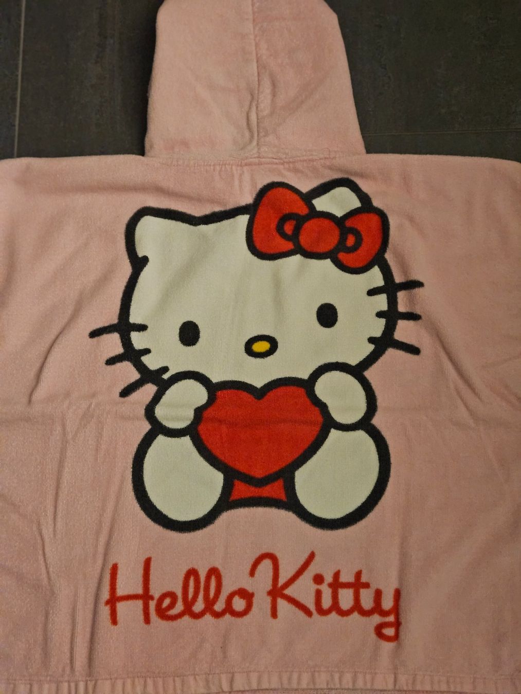 Bademäntel: Hello Kitty Mädchen Bade-Poncho - Bademantel - pink – Gebraucht aus Niederbipp von FeenWERK 3