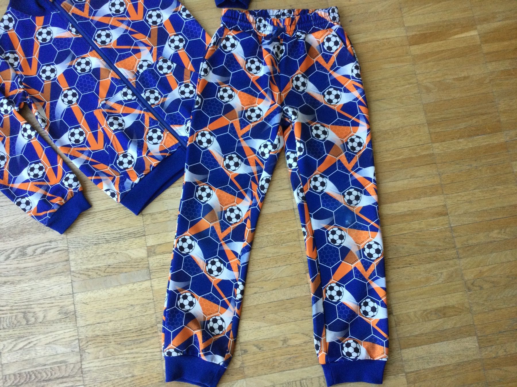 Lotti & Set di vestiti: Kinder Sport Anzug, Gr 134 – Usato da Zürich venduto da mir_2kjl 1