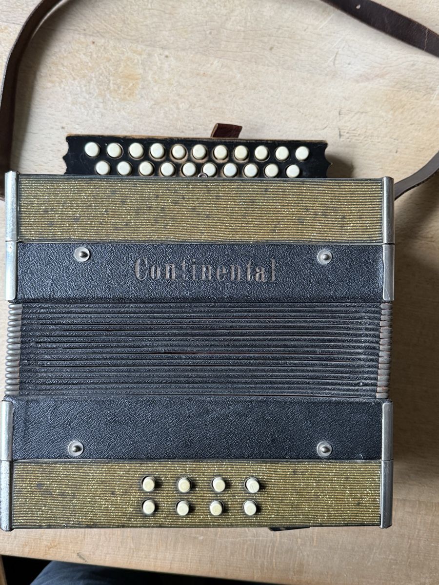 Musikinstrumente: Schwyzerörgeli Continental  – Gebraucht aus Oberdorf BL von koi.56 2