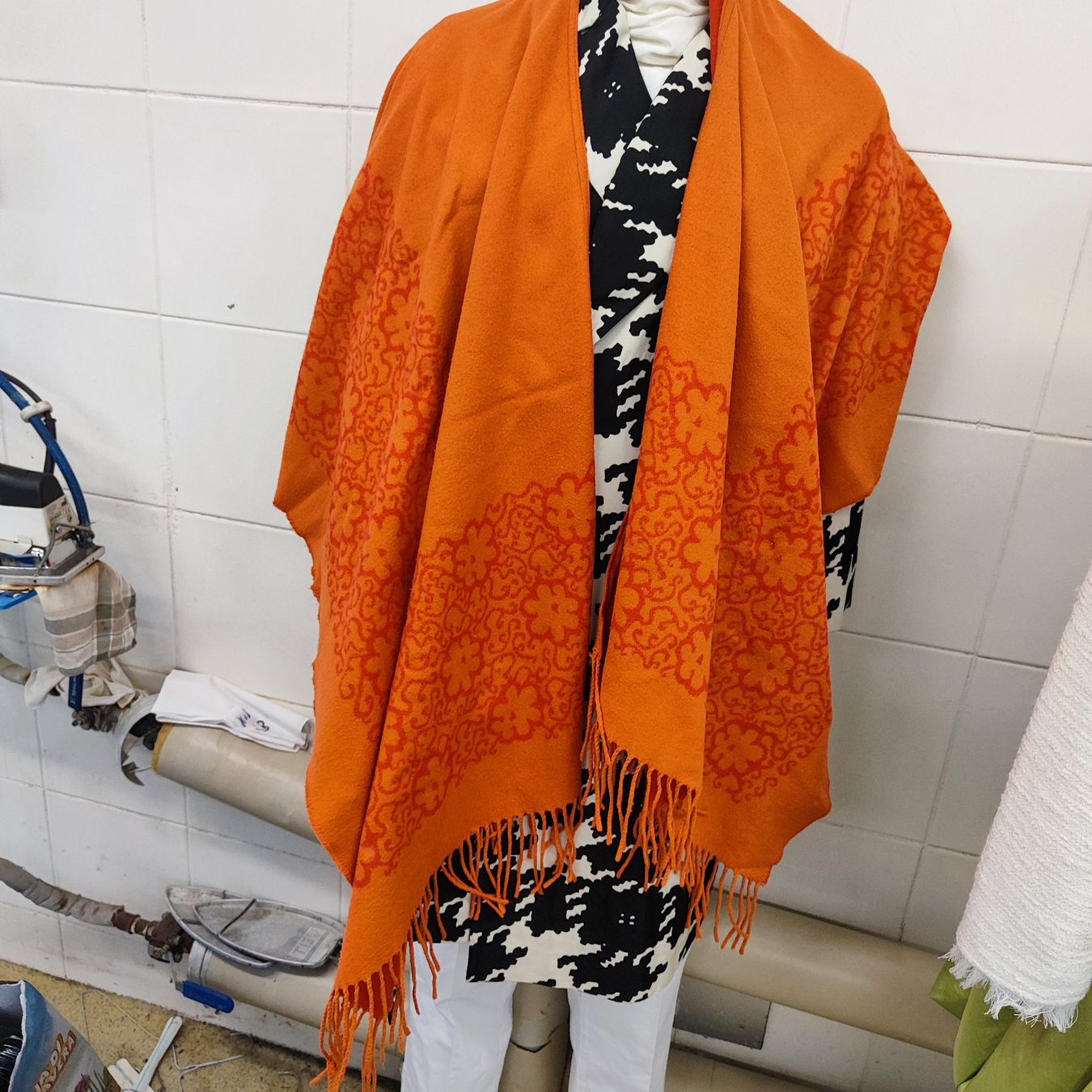 Altro in Moda donna: Farbfrohes Poncho – Usato da Langnau am Albis venduto da Judithsebi 3