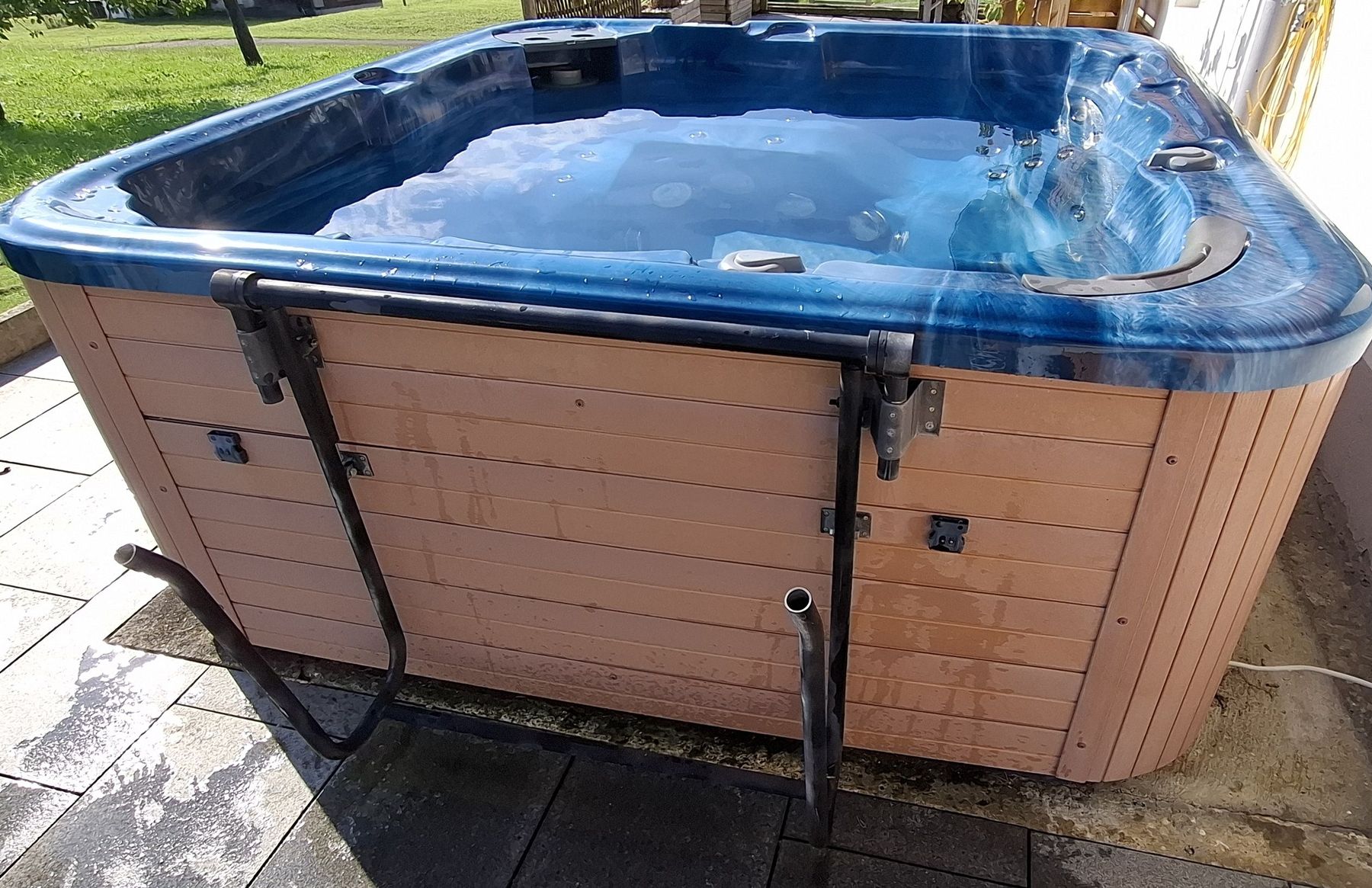 Whirlpool: Whirlpool zu verkaufen – Gebraucht aus Giswil von ChristianObwalden 1