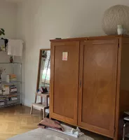 Massivholz-Kleiderschrank