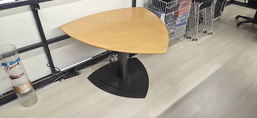 Tavoli: Massiver Büro Tisch – Usato da Geroldswil venduto da Car-HiFi-Performance 2