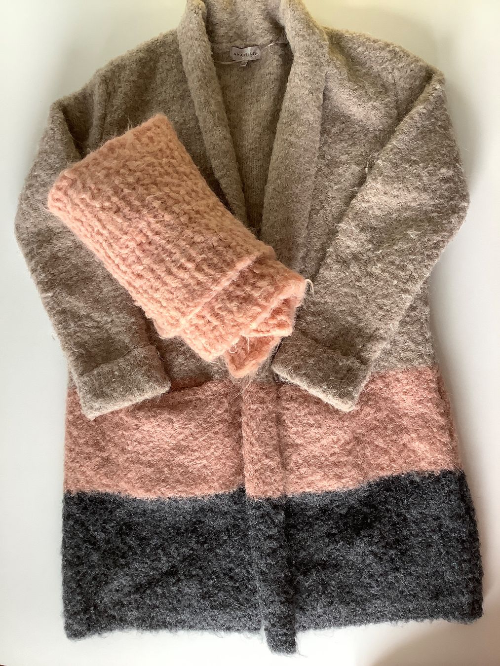 Giacche: Wunderschöne Strickjacke mit Schal – Usato da Triesen venduto da boston7