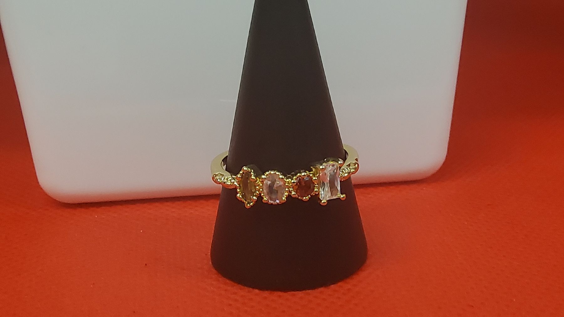 Anelli: Modisch  Ring mit bunten Steinen, Grösse 57Neu! – Nuovo (secondo la descrizione) da Herisau venduto da Nluanalucas 2