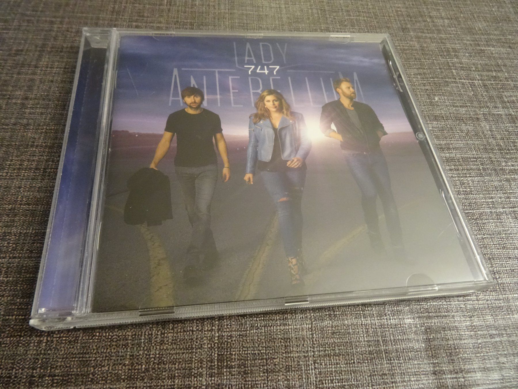 CD: Lady Antebellum - 747 CD – Usato da Olten venduto da Disc-Ausverkauf