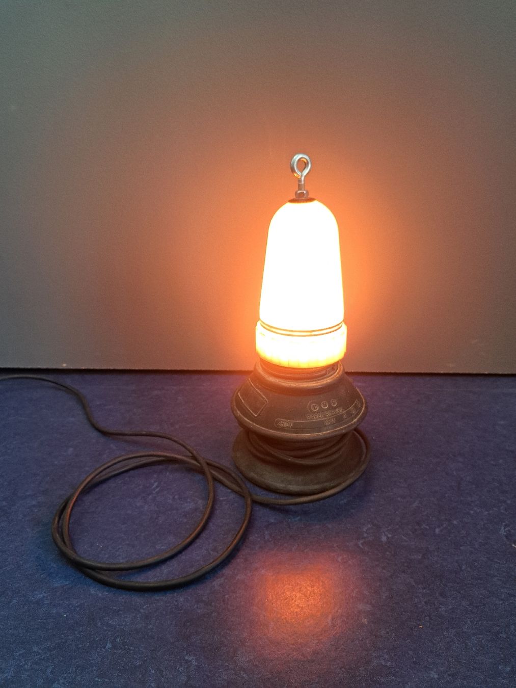 Lampade: Baustellen Warnlampe Nachttischlampe – Usato da bad zurzach venduto da jue_5xhl