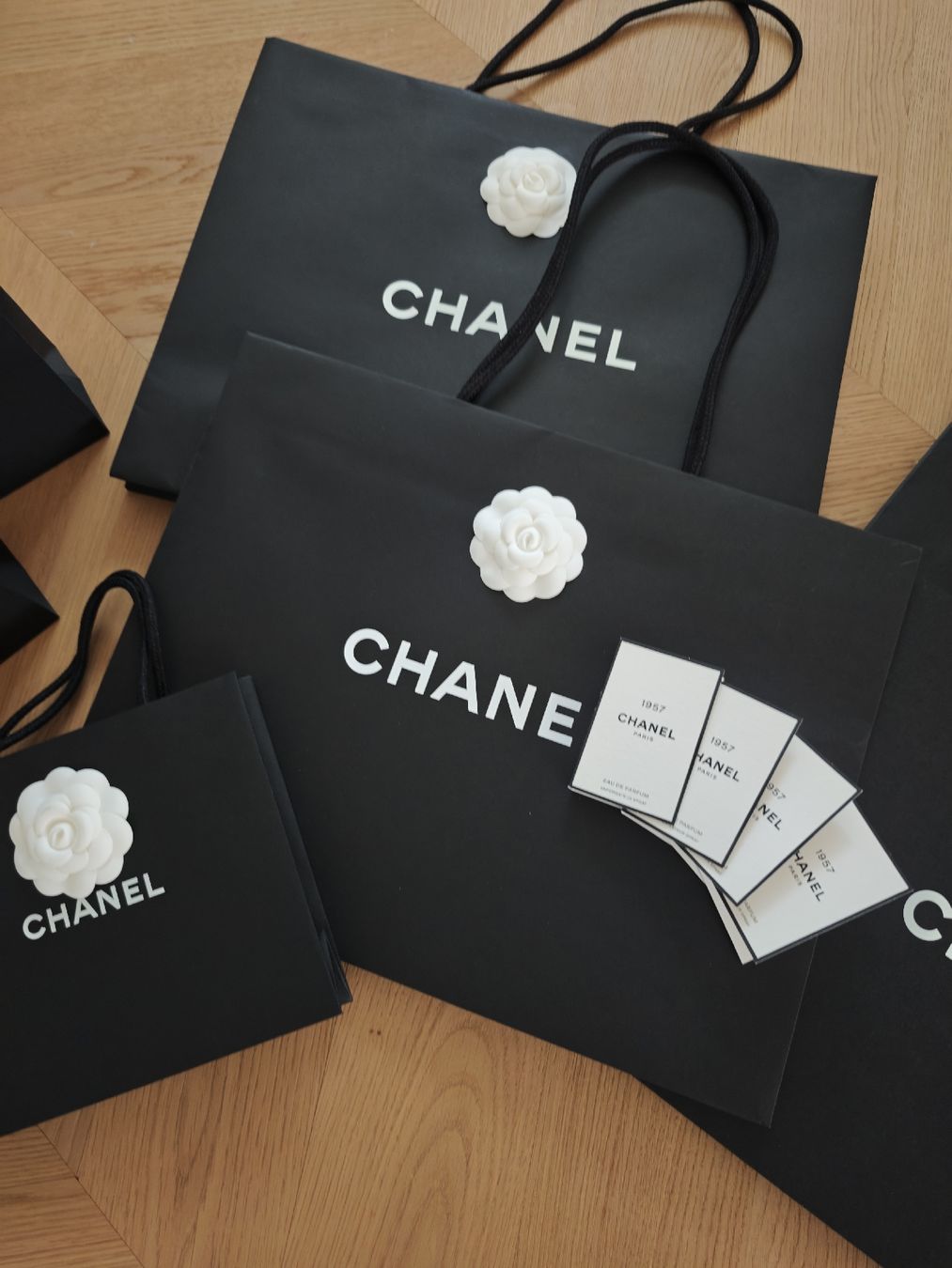 Chanel Borse: CHANEL Papiertaschen & 4 Parfum Minis 1957 – Nuovo (secondo la descrizione) da Erlenbach ZH venduto da nlh 3