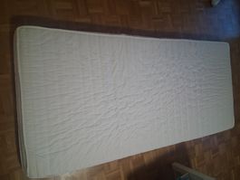 Matratze 90x200 cm weiss, guter Zustand.