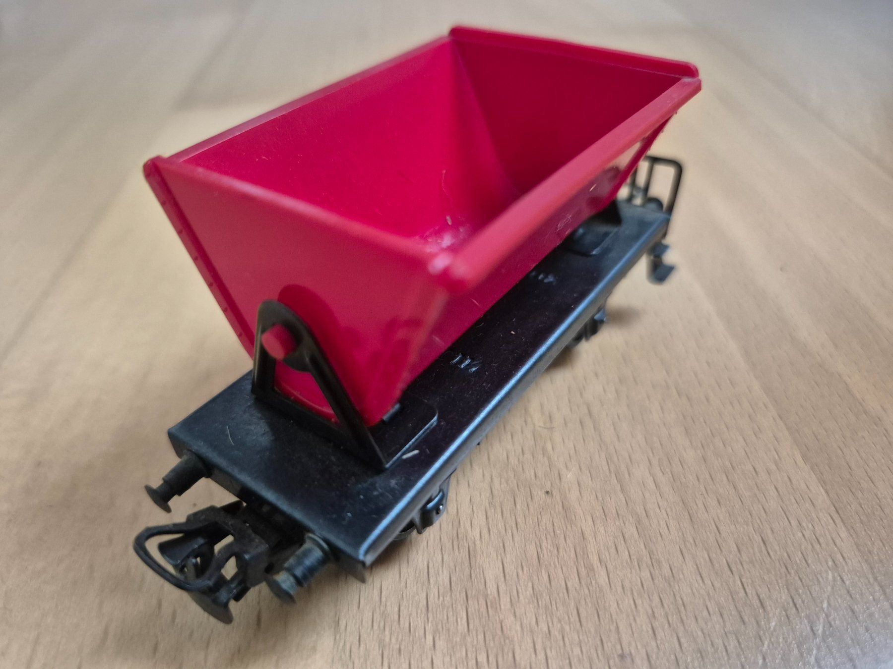 Märklin Modelleisenbahnen: Güterwagen H0, Kiestransporter Märklin – Gebraucht aus Wetzikon ZH von Gterl 1