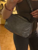 Hellblaue Handtasche