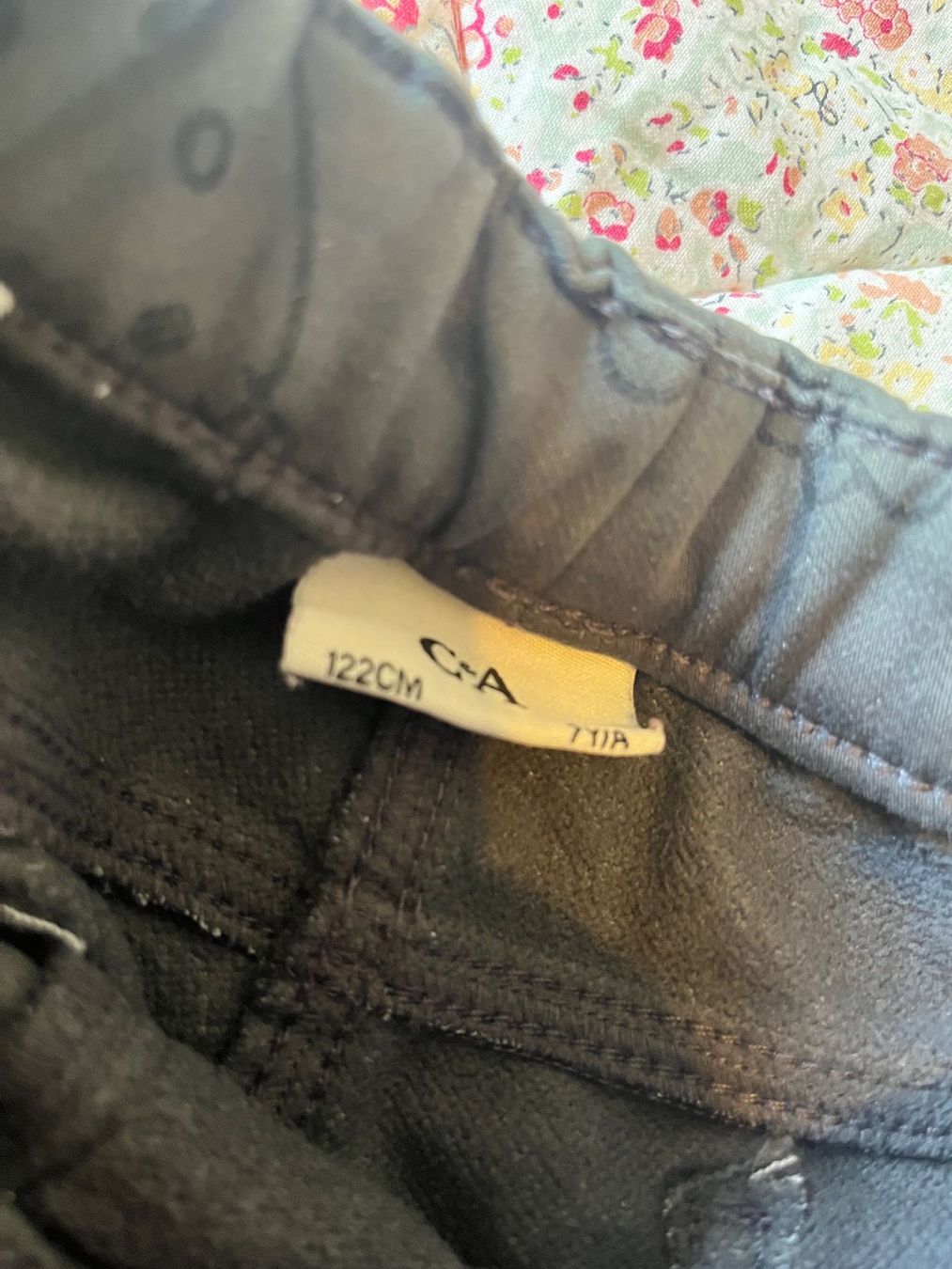 C&A Pantaloni: Grey Hello Kitty flared jeans 7 years/122cm – Usato da Genève venduto da dmt_y25y 3