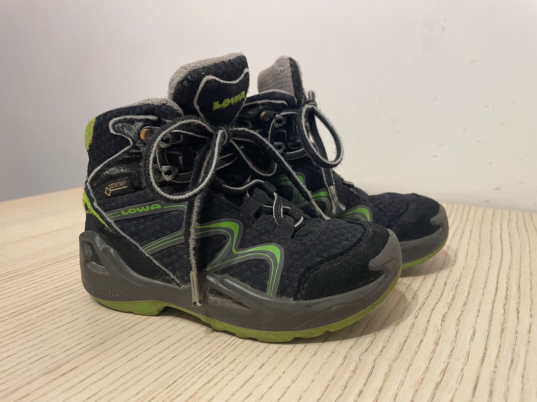 Lowa Scarpe per ragazzi: Lowa Kinderschuh – Usato da Wiesendangen venduto da Blupics