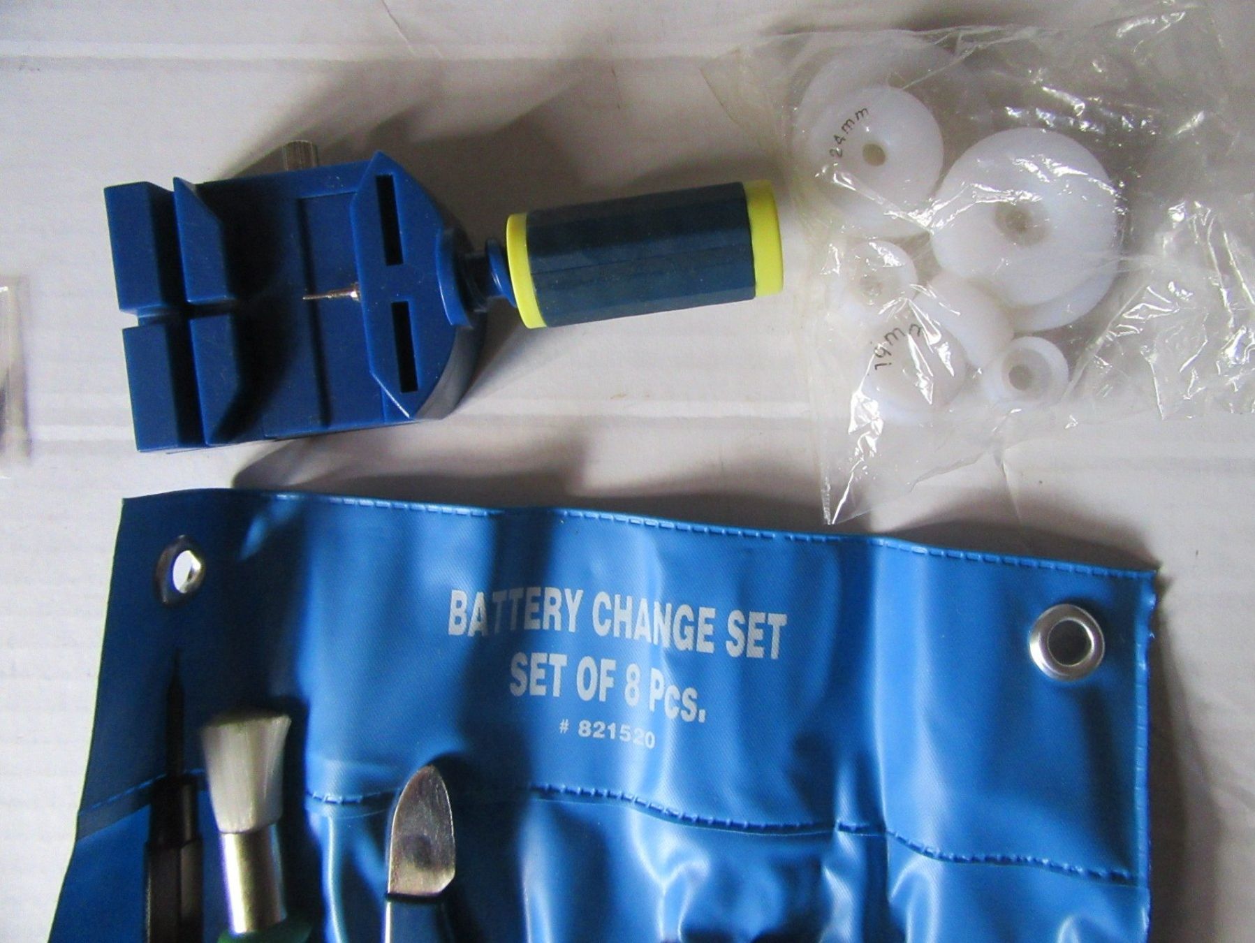 Tutti gli attrezzi: Batteriewechsel Set 8-teilig Uhrenwerkzeug . – Usato da Rüdtligen venduto da Carfield04