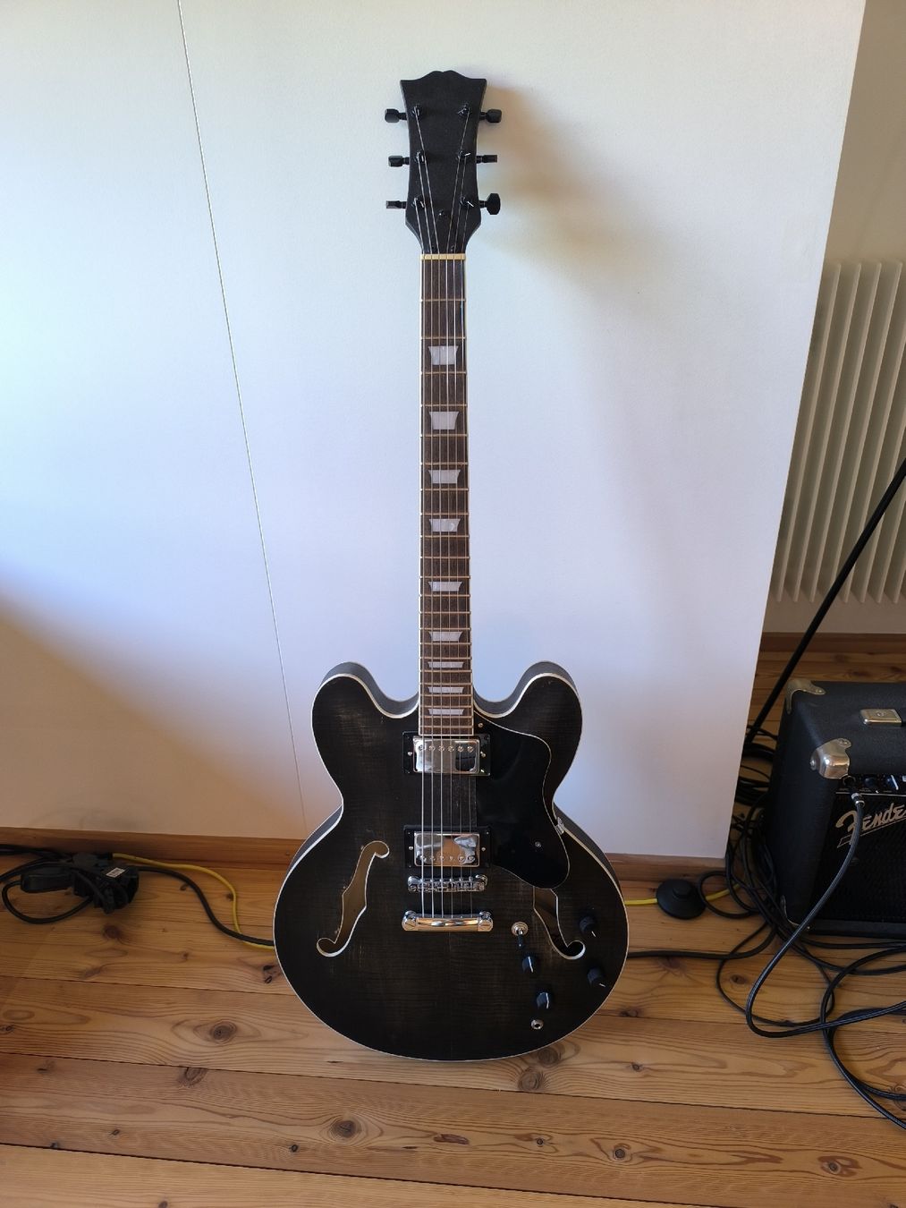 Thomann Strumenti musicali: DREI GITARREN MIT DIVERSEM ZUBEHÖR  – Usato da Paspels venduto da shifter 2