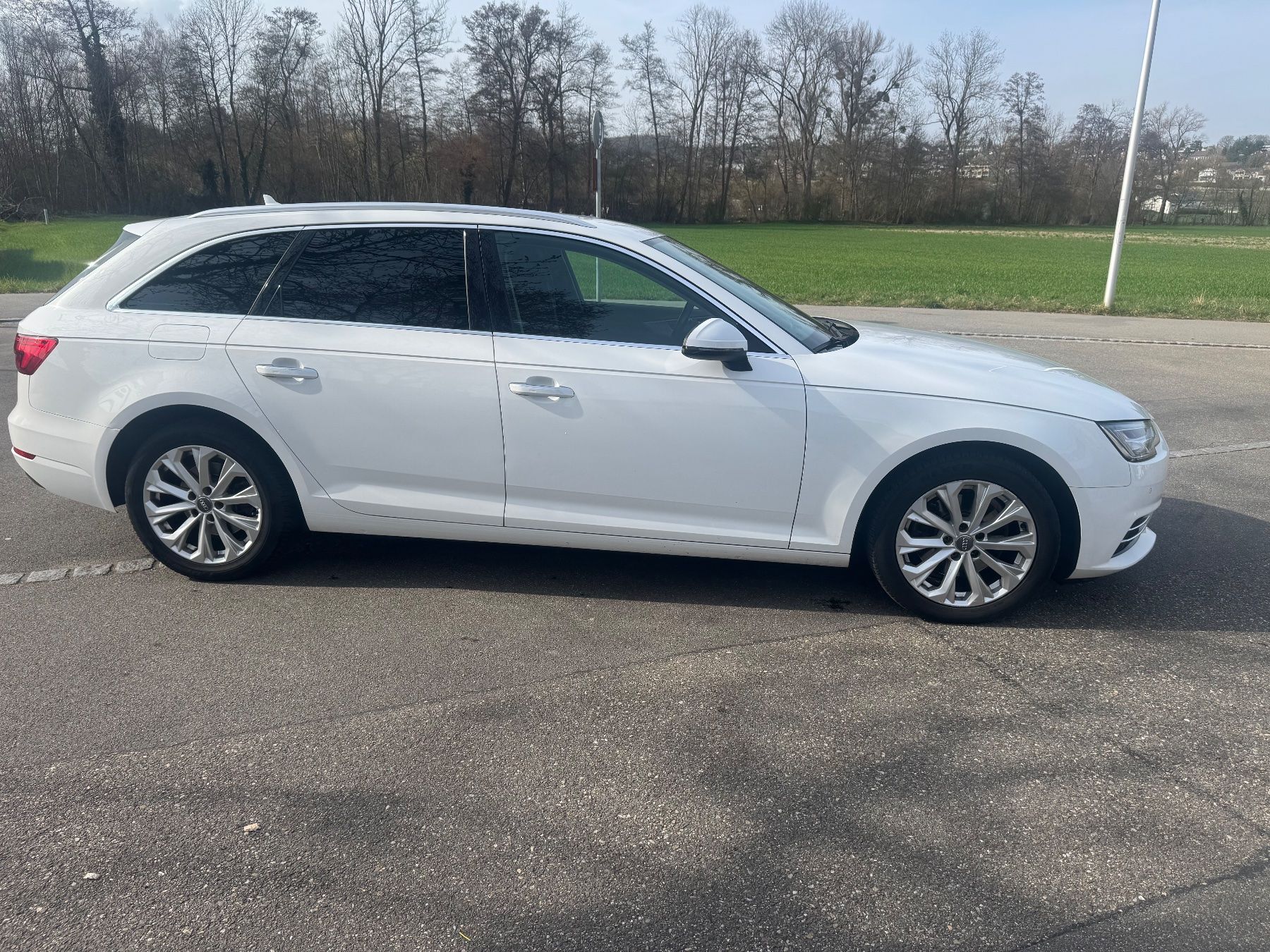 Audi Autos: AUDI A4 AVANT 2.0 TDI – D'occasion à Oberwil BL par Samsung010 3