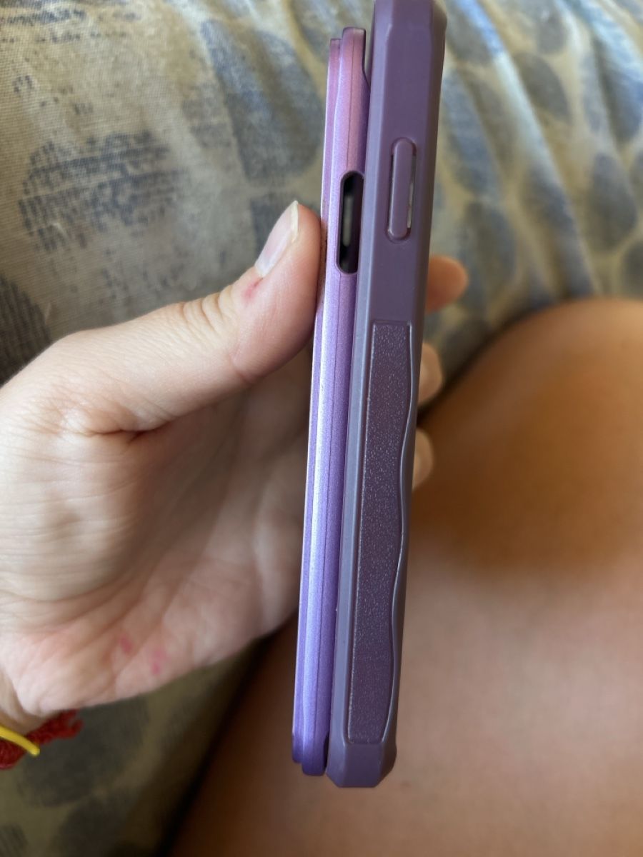 Cover & Protezioni schermo: Cover iPhone 8 Plus viola con protezione schermo nero  – Usato da Bodio TI venduto da mel_6pmm 1