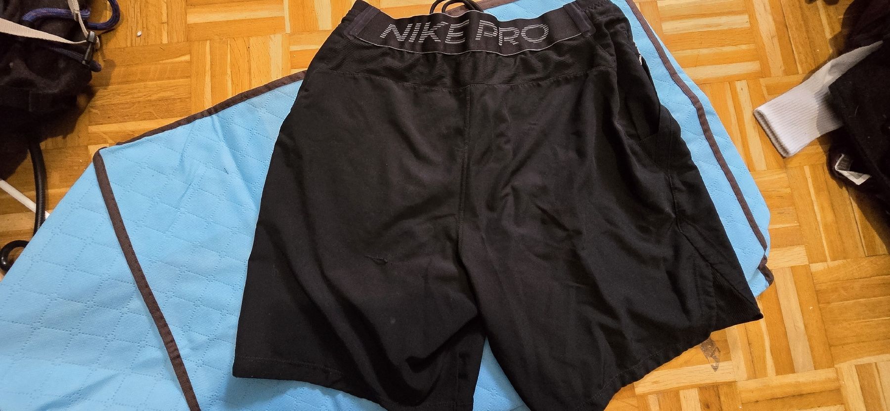 Nike Pantaloni: Short Nike noir respirant – Usato da Mont-sur-Lausanne venduto da Didinho 1