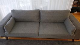 Sofa grau Stoffstruktur guter Zustand gebraucht