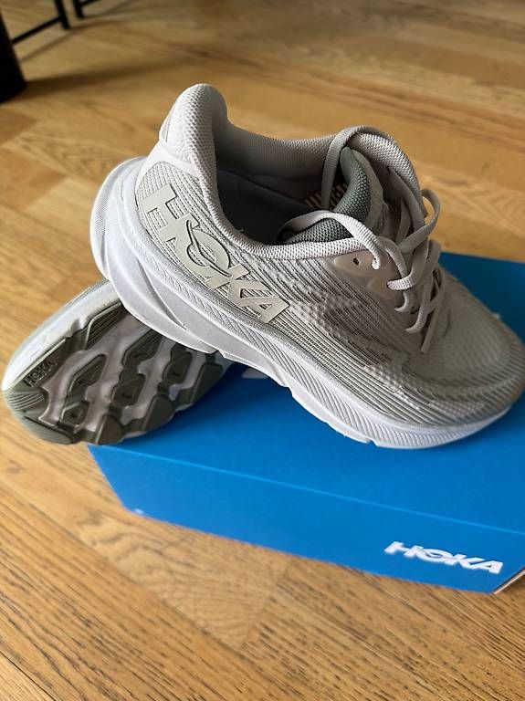 Hoka One One Scarpe da uomo: Hoka Clifton 9 Youth – Usato da Minusio venduto da Daisy145