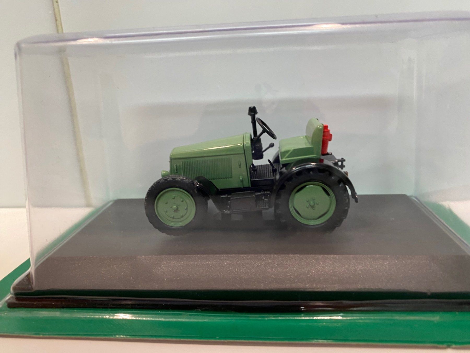 Modellbausätze & Standmodelle: Traktor Hanomag RL 20 1937 1-43 389 – Neu und originalverpackt aus Stäfa von thebrand 4
