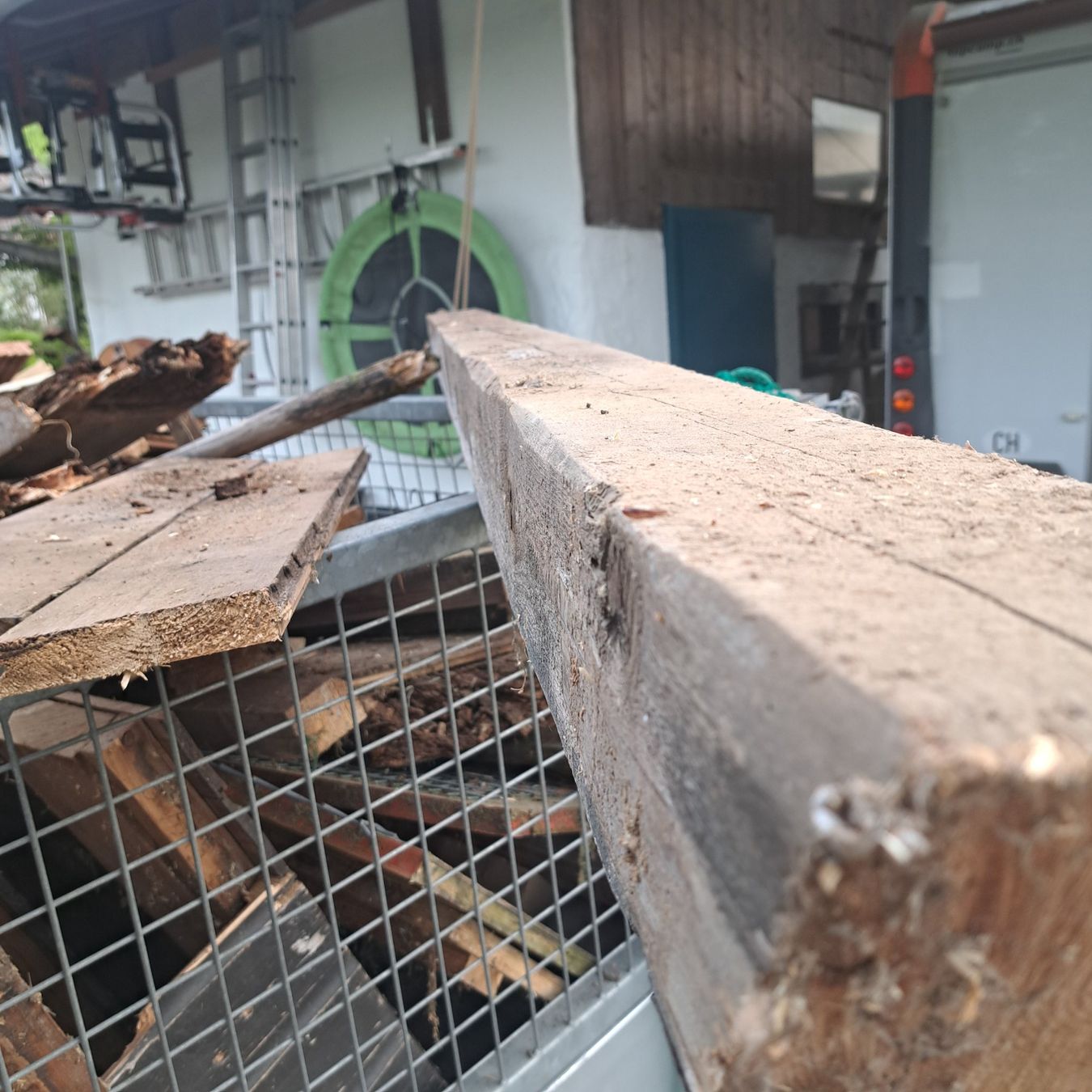 Articoli in legno: alter holzbalken zum schnaeppchen preis – Usato da Benzenschwil venduto da 007tinu 3
