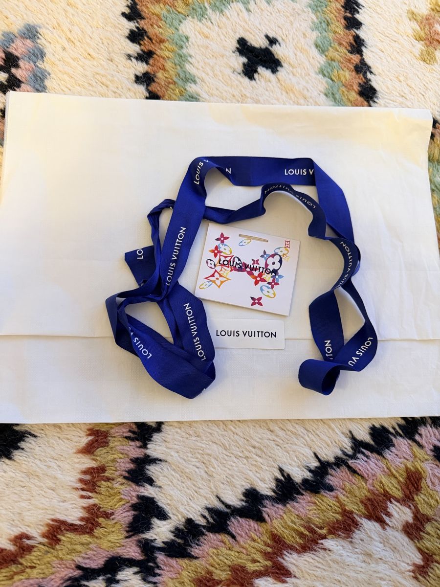 Louis Vuitton Borse da donna: Carte, ruban et papier de soie Vuitton – Usato da Lausanne venduto da Meganelausanne