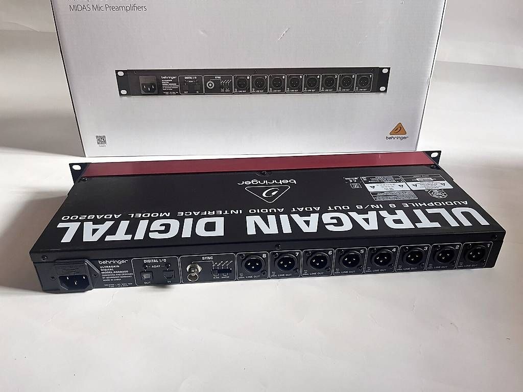 Attrezzatura per studi di registrazione: 2x Behringer ADA8200  8-Kanal Preamp / ADAT – Usato da Zürich venduto da Madshock 3