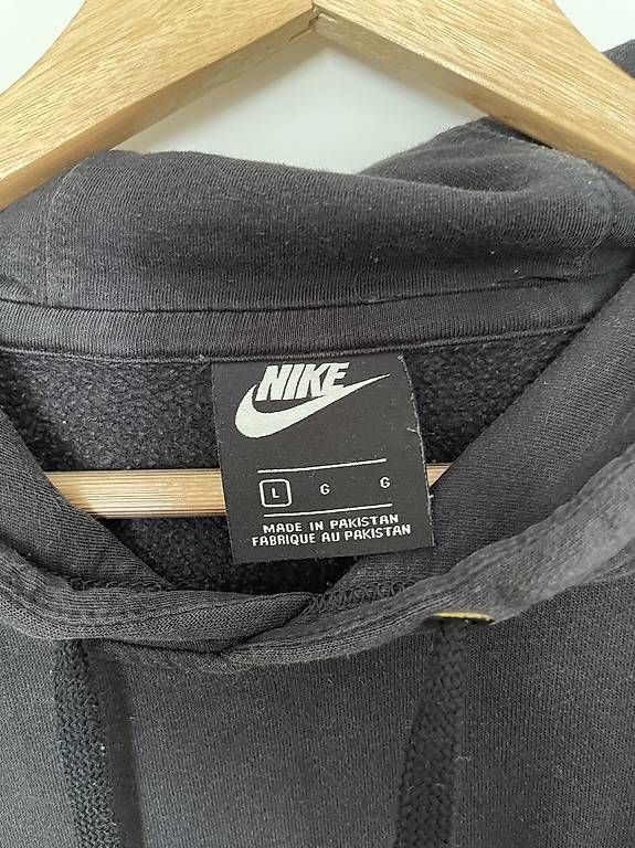 Nike Maglioni & Felpe: Schwarzer Hoodie  Nike | Grösse XL – Usato da Wölflinswil venduto da jan_v6g9 1