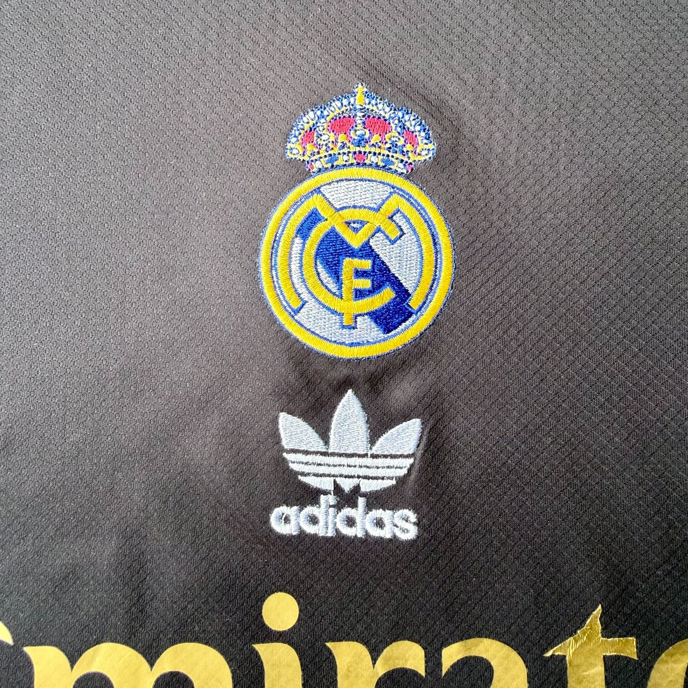 Canottiere & Pantaloni: Maillot Real Madrid Noir & Or – Usato da Thônex venduto da Suisse.Shopping 2