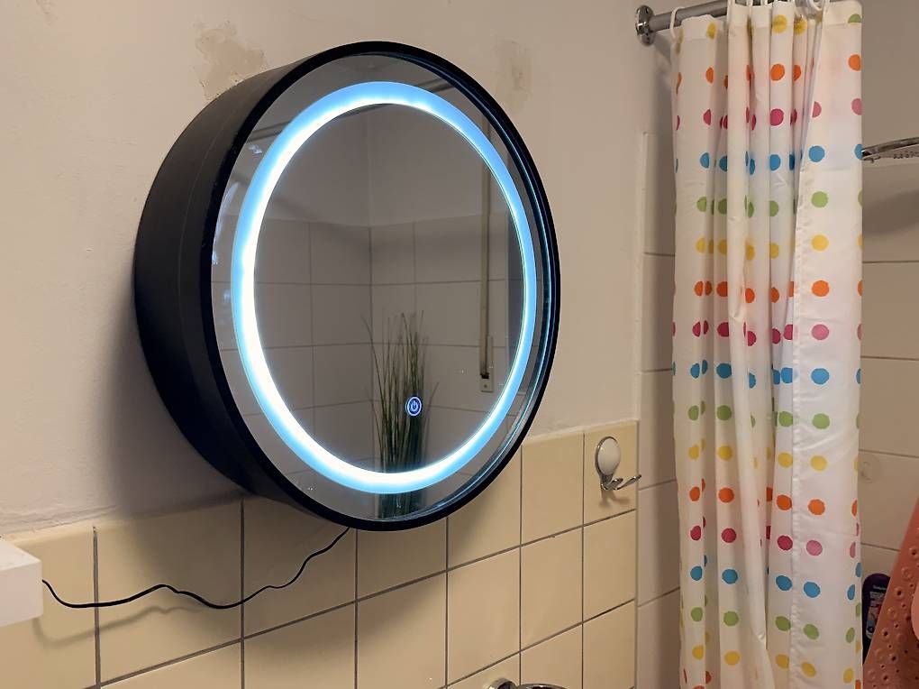 Spiegelschränke: Spiegelschrank mit led – Gebraucht aus Ennetbühl von msworld1983