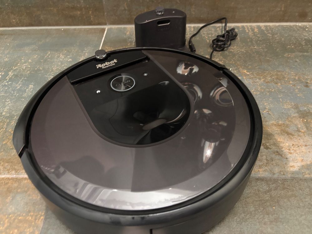 iRobot Roomba i7 Series | Inkl. Ladestation, Filter, Bürste (Neu ...
