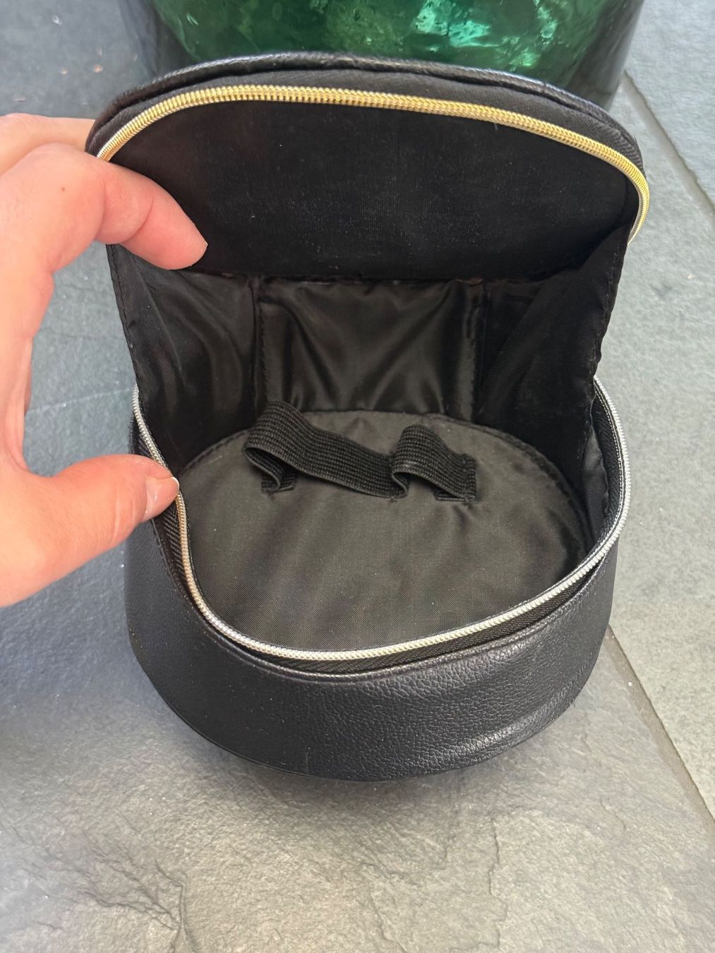 Sonstige Kleidung & Accessoires: Trousse UJA Paris – Neu (gemäss Beschreibung) aus Prez-vers-Siviriez von mar_n29z 1