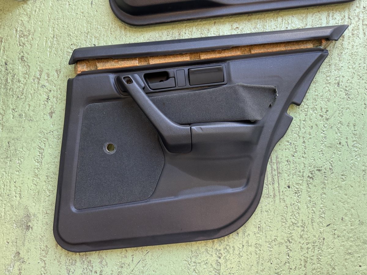 BMW Tutti pezzi di ricambio auto: Türpappen BMW E34 – Difettoso da Röthenbach Hbsee venduto da Sandradettwiler 1