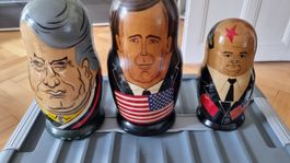 3 Matroischka  (  poupées russe  )