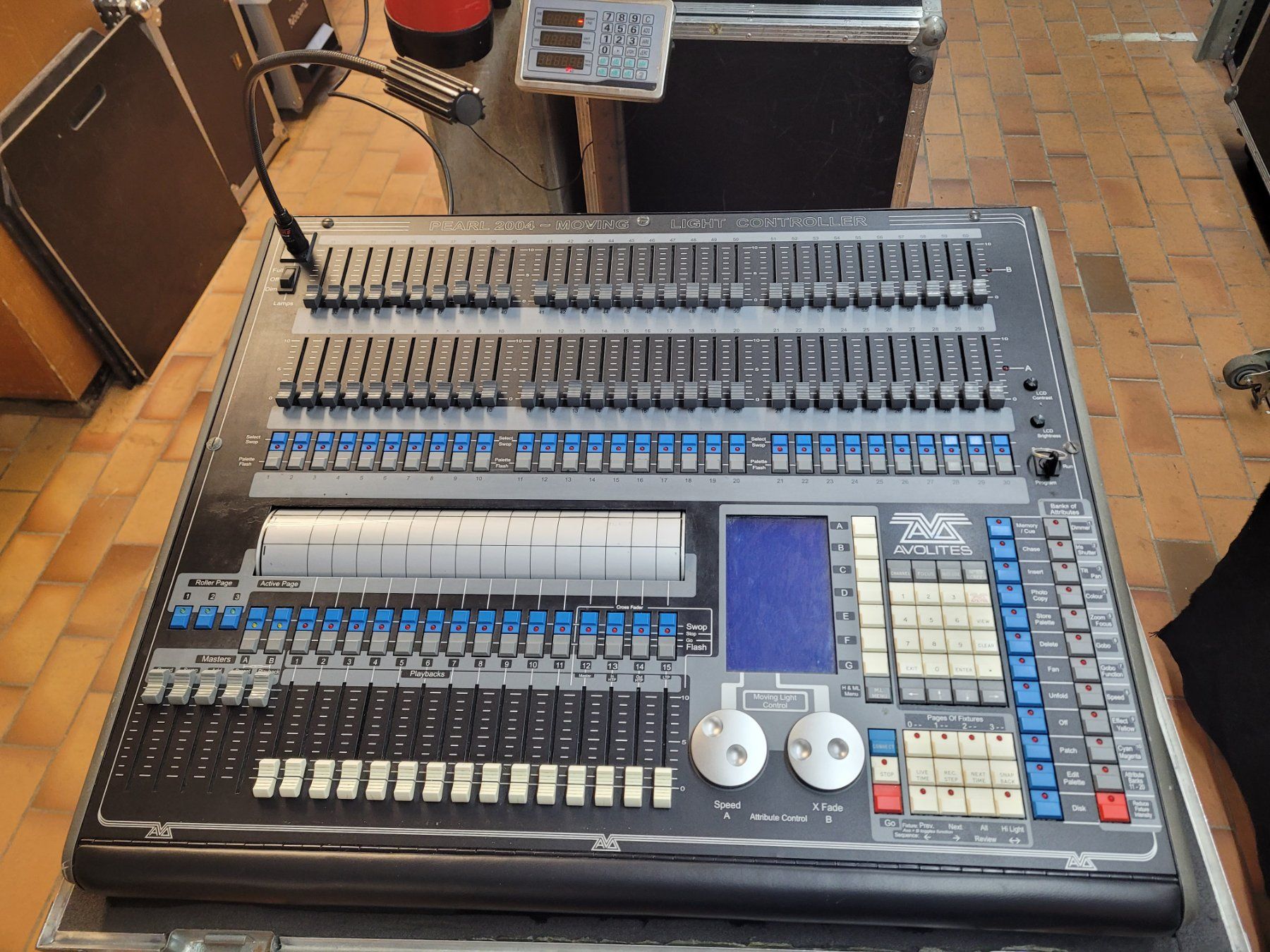 Mischpulte: Avolites Pearl 2004 Licht Mischpult inklusive Case – Gebraucht aus Vitznau von Night-Fire 3