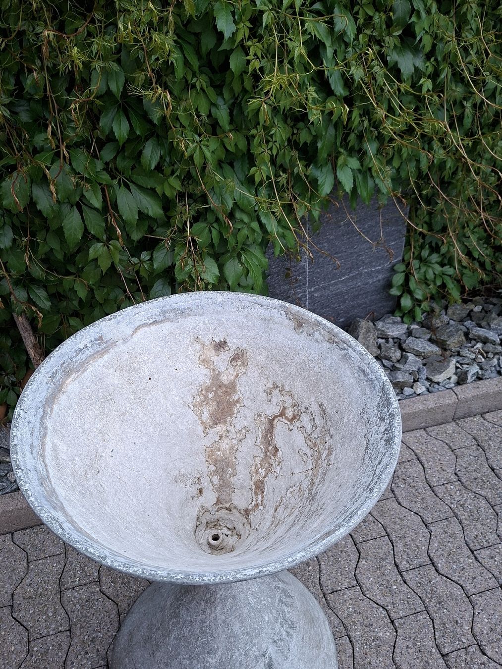 Eternit Vasi per fiori: Willy Guhl Blumenspindel Eternit – Usato da Ganterschwil venduto da HeidiuPeter 2