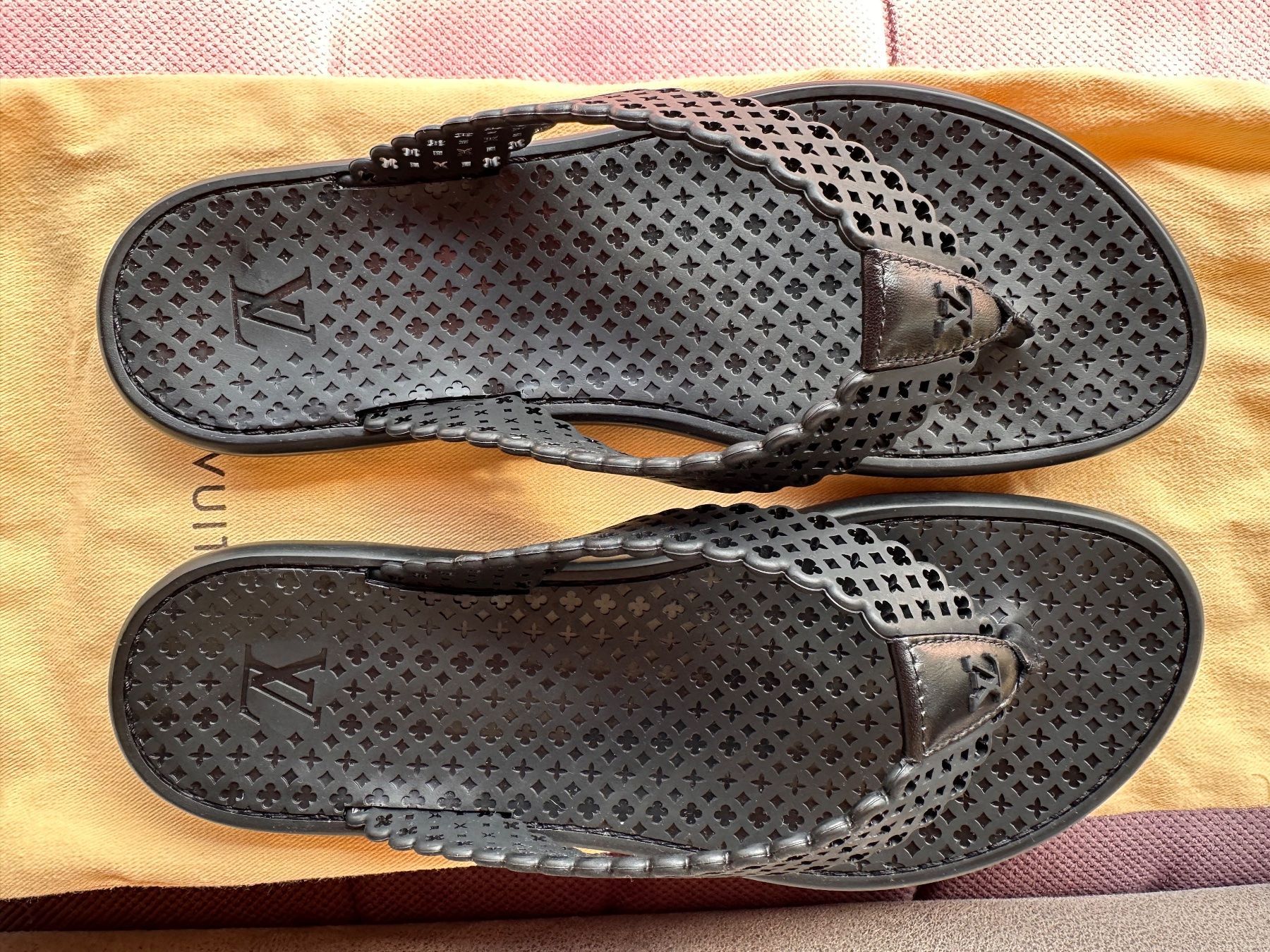 Louis Vuitton Scarpe da donna: Tongs Louis Vuitton Monogram – Nuovo e nell'imballaggio originale da Bouveret venduto da seb_rjx8